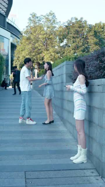 情侣吵架免提吃瓜,一场别开生面的“旁观者”盛宴