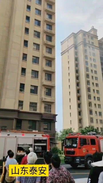 房子着火房主吃瓜,房主意外吃瓜见证惊心动魄一幕