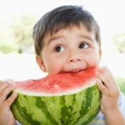 头像可爱小孩吃瓜,小萌娃欢乐吃瓜瞬间