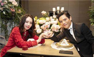 女生聚餐吃瓜图片,女生聚餐欢乐时光