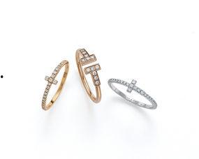 东方甄选吃瓜出戒指,瓜中藏宝，戒指惊喜现身！