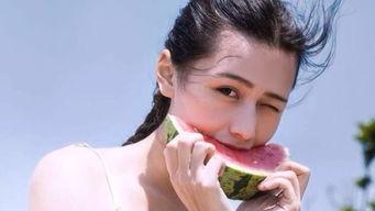 吃瓜女背,探寻网络红人的崛起之路