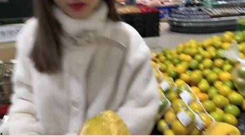 网友吃瓜竟吃到了自己女友的瓜,网友竟吃到女友的“秘密瓜”