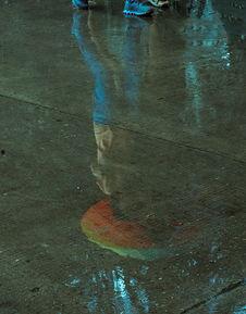 雨中倒影吃瓜,一场吃瓜盛宴的视觉奇遇