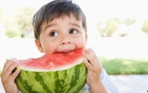 龙凤胎姐妹吃海瓜好吗,健康美味两不误