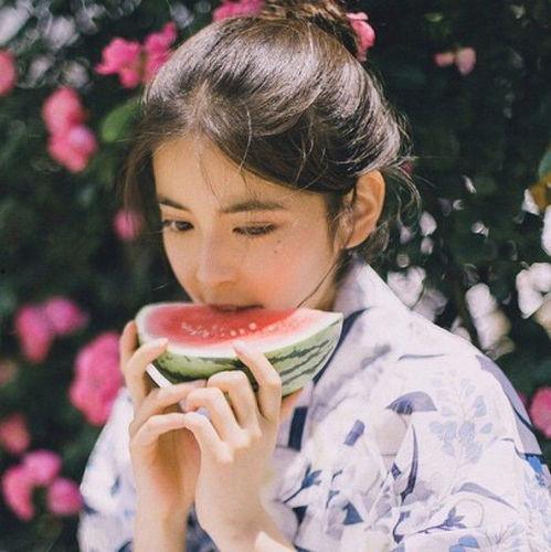 吃瓜头像女头,揭秘吃瓜头像女头的魅力风采